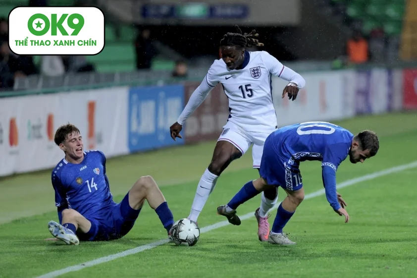 Anh U19 lợi thế vượt trội trước Bỉ U19 trong trận giao hữu kịch tính.