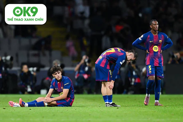 Barcelona đối mặt khủng hoảng tài chính tại Camp Nou, thách thức sống còn bóng đá.