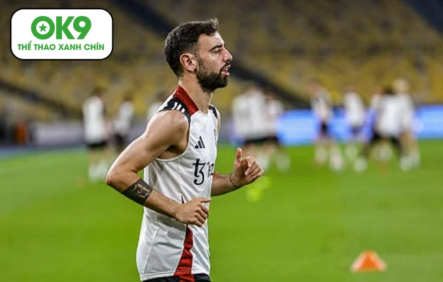 Bruno Fernandes đối mặt thách thức lớn khi Man Utd thay máu tuyến giữa quyết liệt.