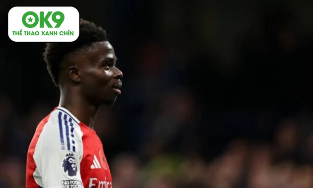 Bukayo Saka ca ngợi Mesut Ozil là đồng đội hay nhất từng sát cánh tại Arsenal.