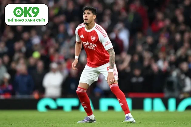 Derby Bắc London nóng bỏng: Phương án thay Gabriel giúp Arsenal vững vàng hàng thủ.