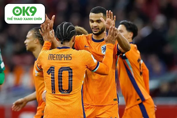 Hành động đẹp của Depay nhường penalty giúp Gakpo ghi bàn cho tuyển Hà Lan.