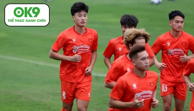 Nguyễn Văn Trường lên xe cấp cứu sau chấn thương nặng, lo SEA Games 33.