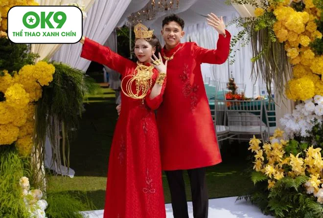 Sao U23 Việt Nam Minh Khoa trích tiền cưới ủng hộ miền Trung lũ lụt.